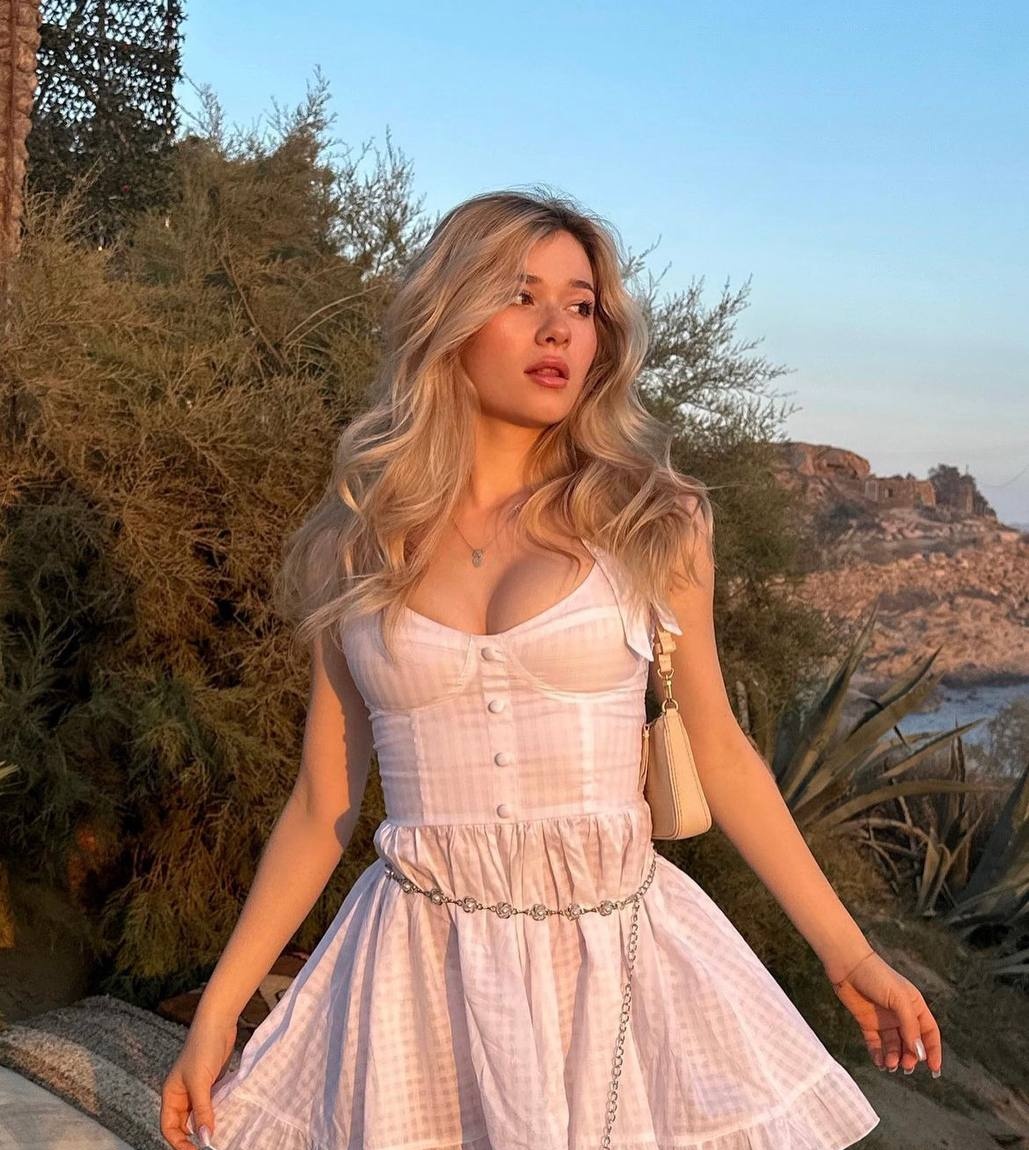 Настенька привлекальеная девушка из Московского цена от 3000 руб