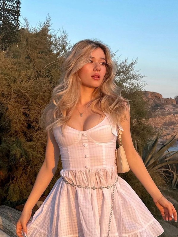 Настенька привлекательная девушка из Московского цена от 3000 руб